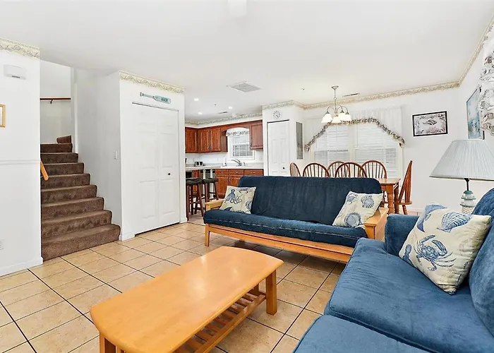 Holiday home Just Steps To The Boardwalk From 3 Bedroom Townhome!