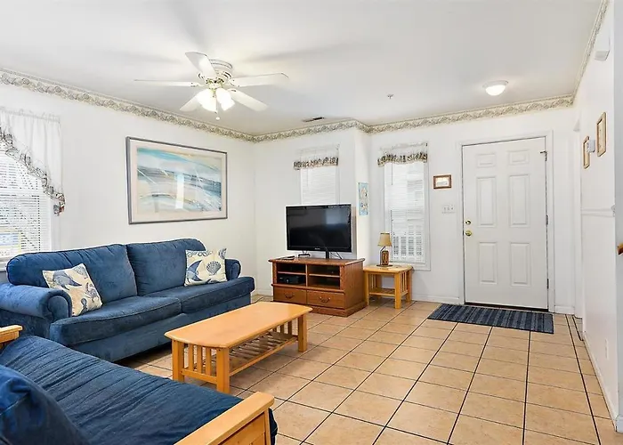 Holiday home Just Steps To The Boardwalk From 3 Bedroom Townhome! *