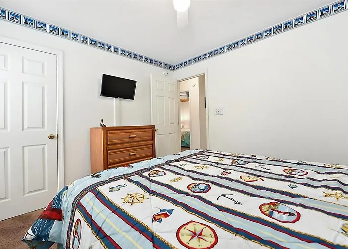 Just Steps To The Boardwalk From 3 Bedroom Townhome! Ocean City