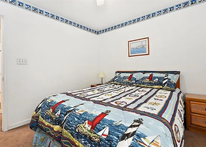 Just Steps To The Boardwalk From 3 Bedroom Townhome! Holiday home