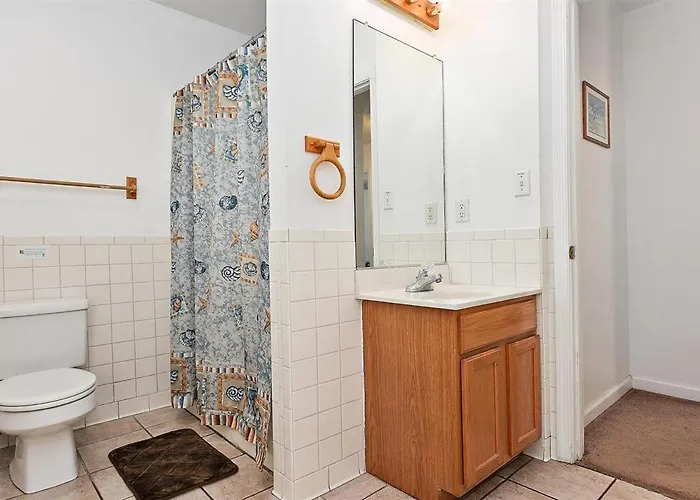 Just Steps To The Boardwalk From 3 Bedroom Townhome! Ocean City