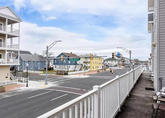 Just Steps To The Boardwalk From 3 Bedroom Townhome! Ocean City