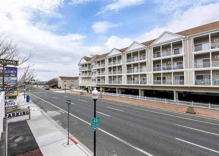 Just Steps To The Boardwalk From 3 Bedroom Townhome!